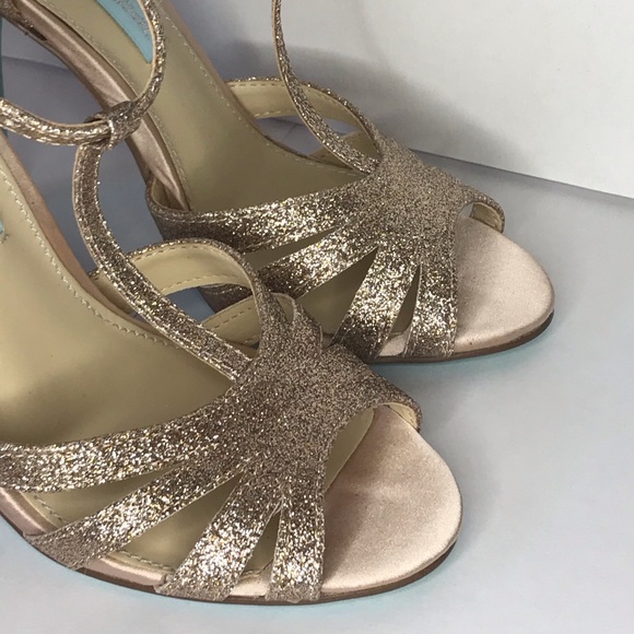 Champagne T-Strap heels! - Picture 4 of 5